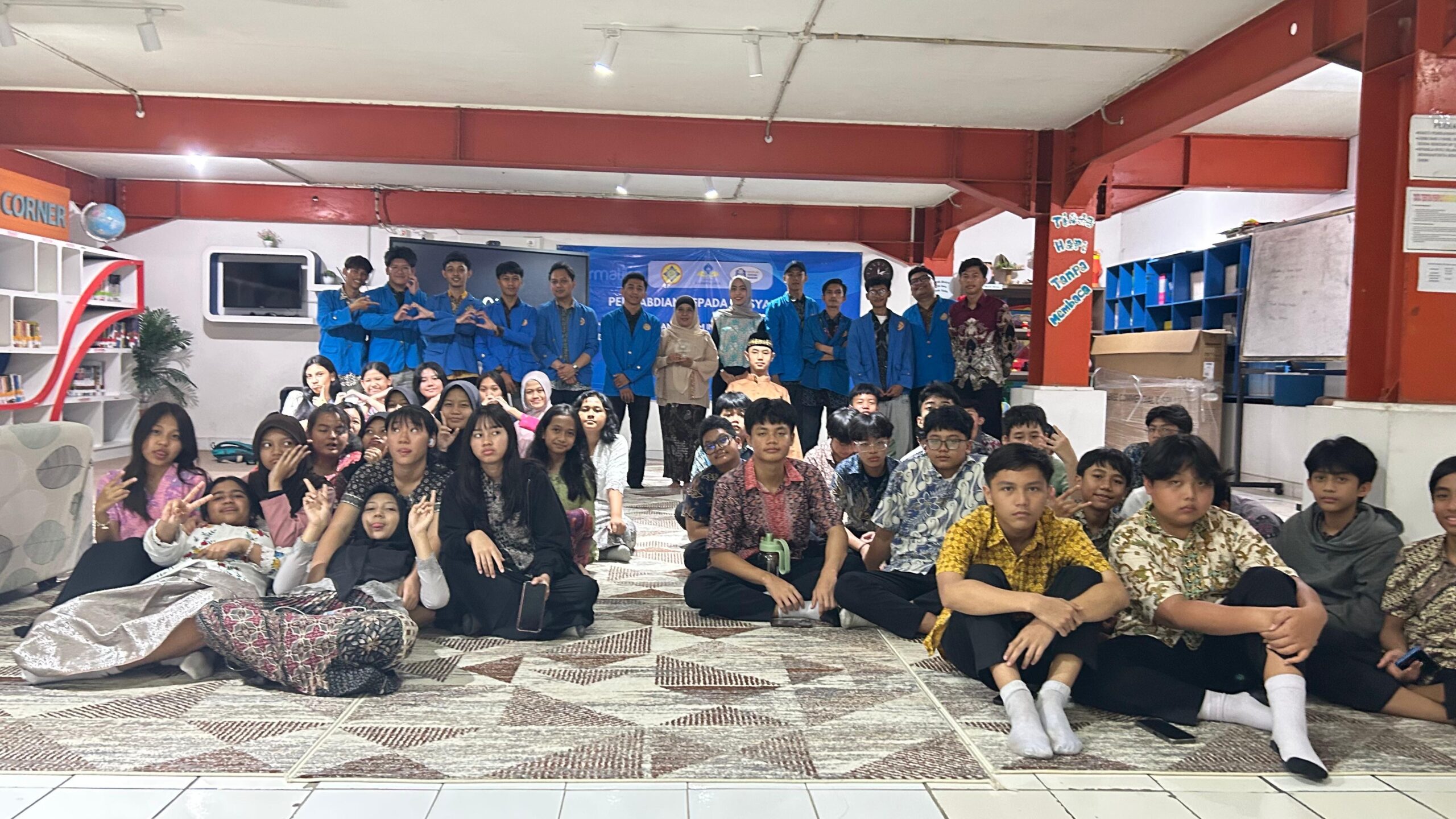 Mahasiswa UNPAM Bantu Digitalisasi Perpustakaan Sekolah Taruna Mandiri