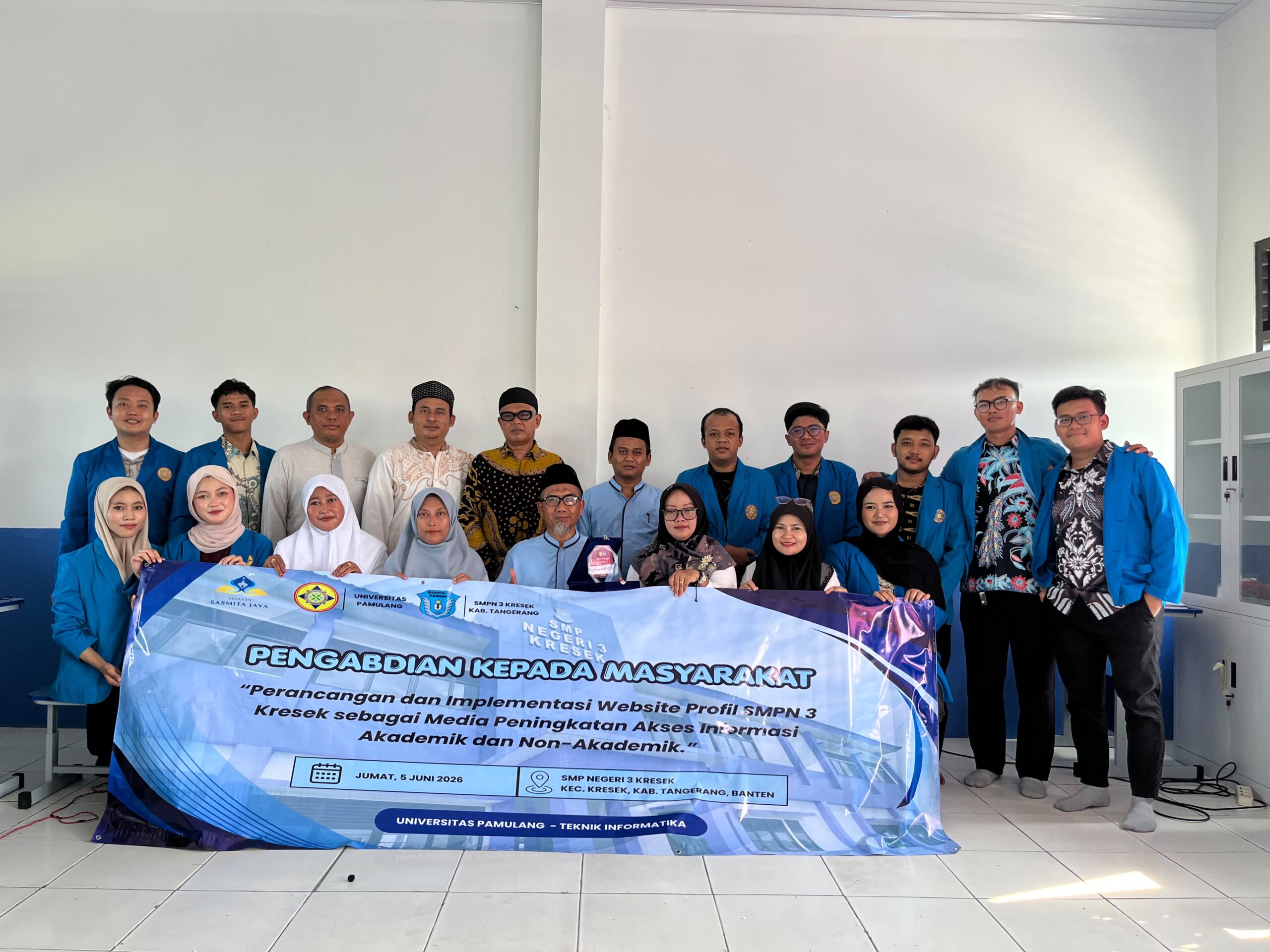 Mahasiswa Universitas Pamulang Rancang Website Profil SMPN 3 Kresek